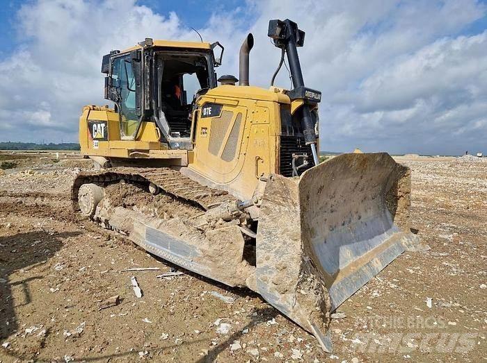 CAT D7E بلدوزرات مجنزرة