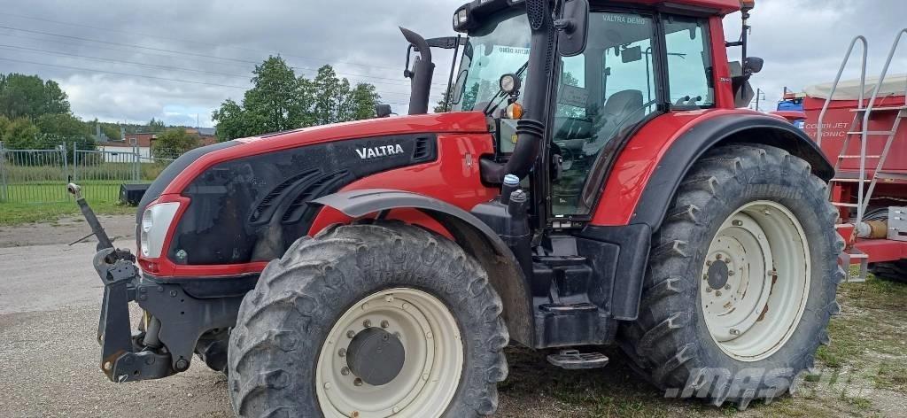 Valtra T 203 الجرارات