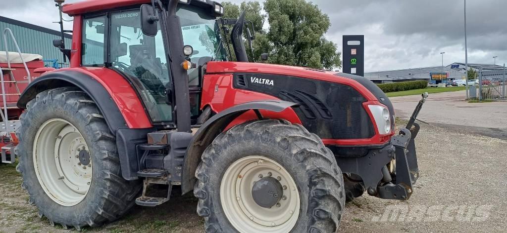 Valtra T 203 الجرارات