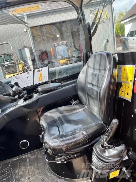 JCB 520-40 مناولات متداخلة