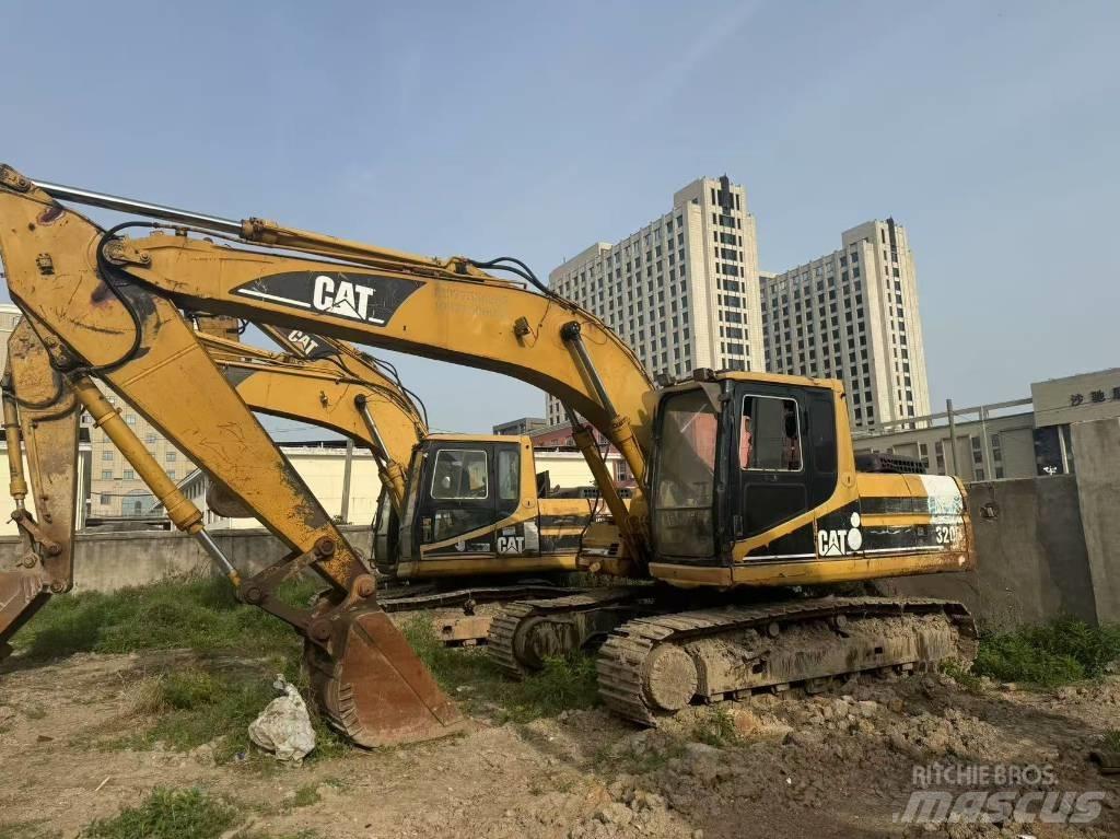 CAT 320 B L حفارات زحافة