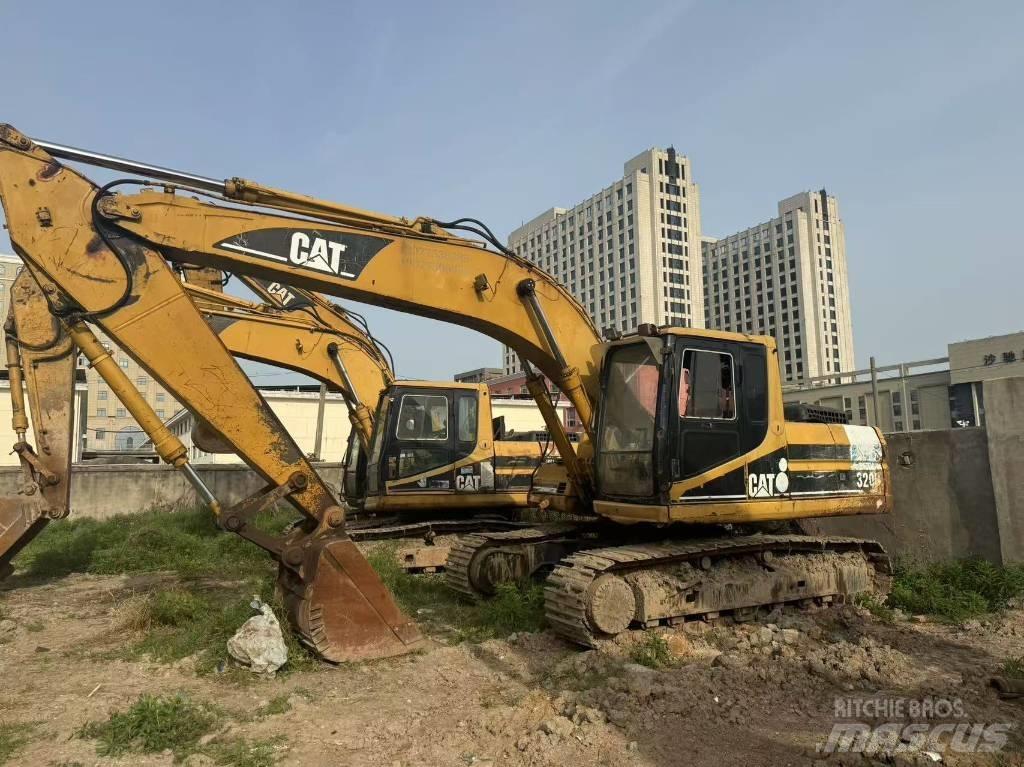 CAT 320 B L حفارات زحافة