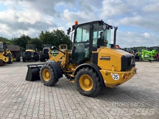 CAT 908 لوادر بعجل