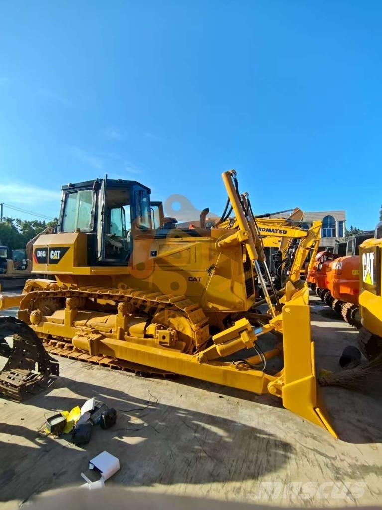 CAT D6G بلدوزرات مجنزرة