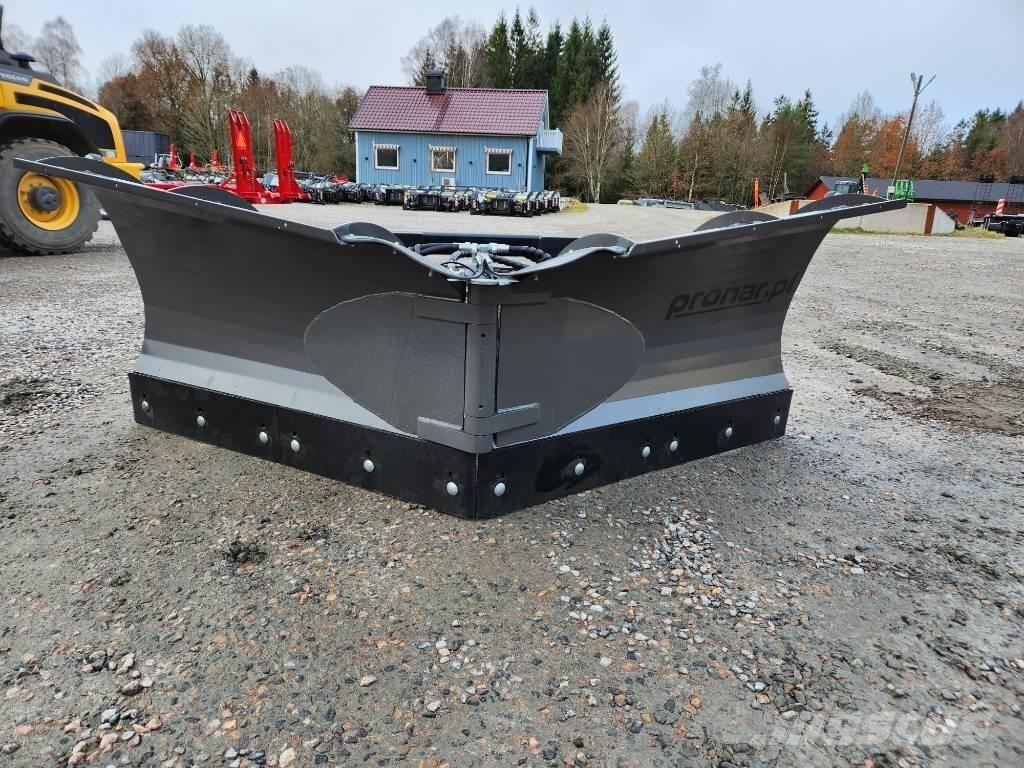 Pronar PUV 3000 M حراثات ونصول الجليد