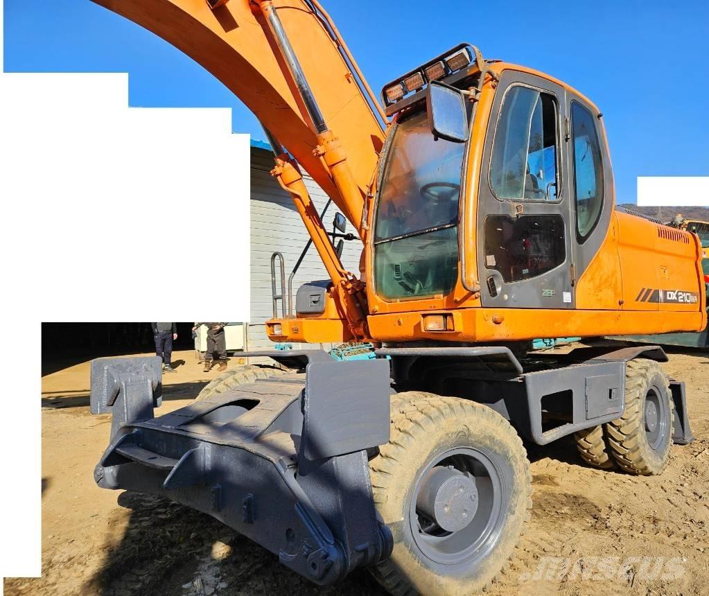 Doosan DX 210 W حفارات بعجل