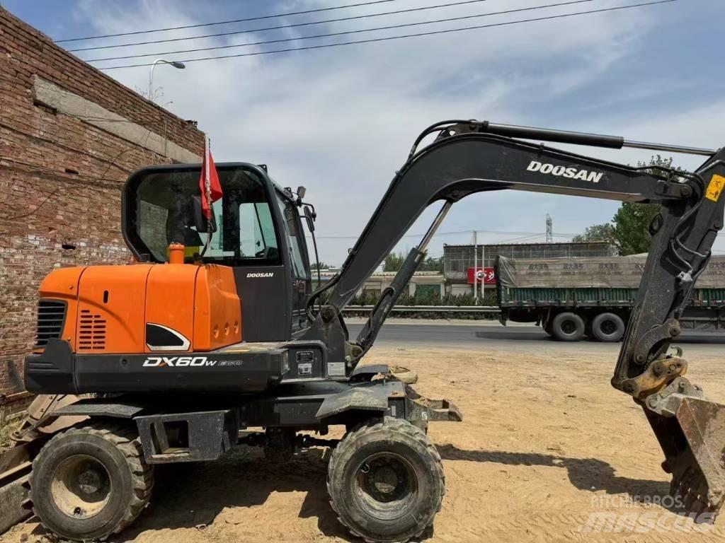 Doosan DX 60 حفارات صغيرة أقل من 7 طن (حفارات صغيرة)