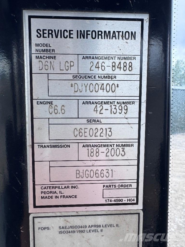 CAT D 6 N LGP بلدوزرات مجنزرة