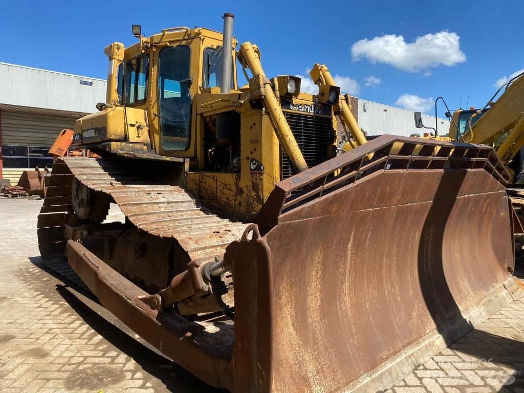 CAT D 6 H بلدوزرات مجنزرة