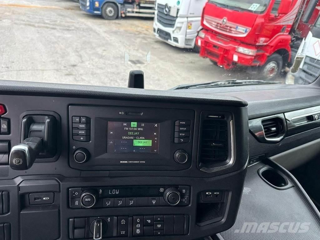 Scania R 520 وحدات الجر
