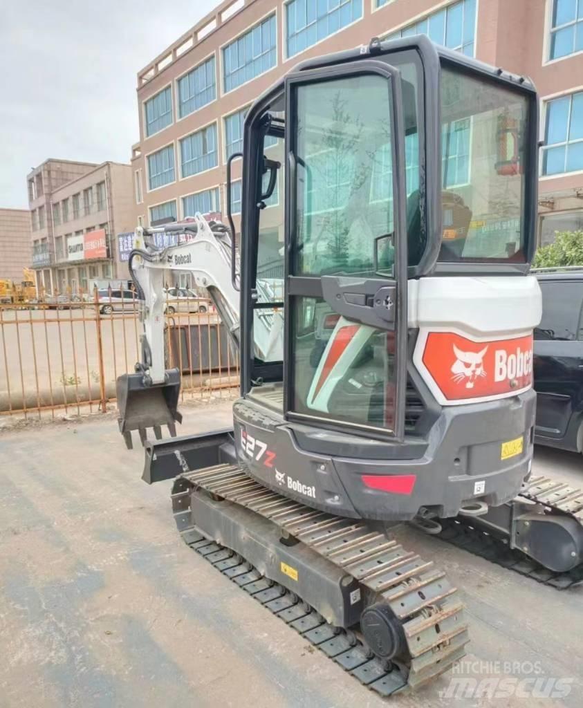 Bobcat E 27 Z لوادر انزلاقية التوجيه