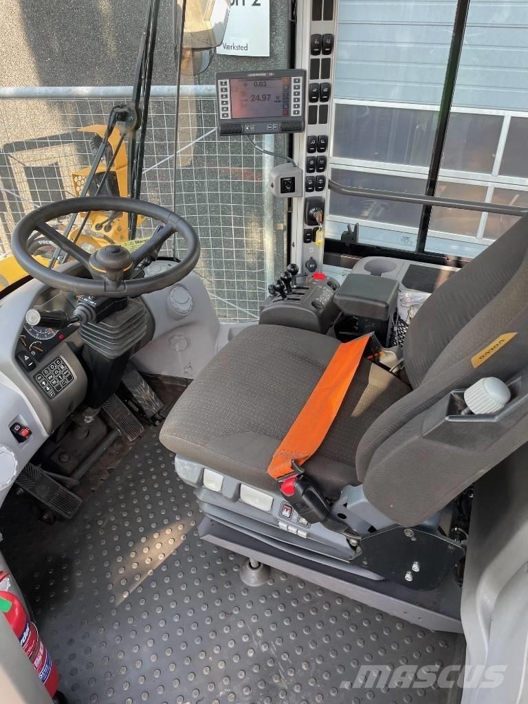Volvo L90H Long boom لوادر بعجل