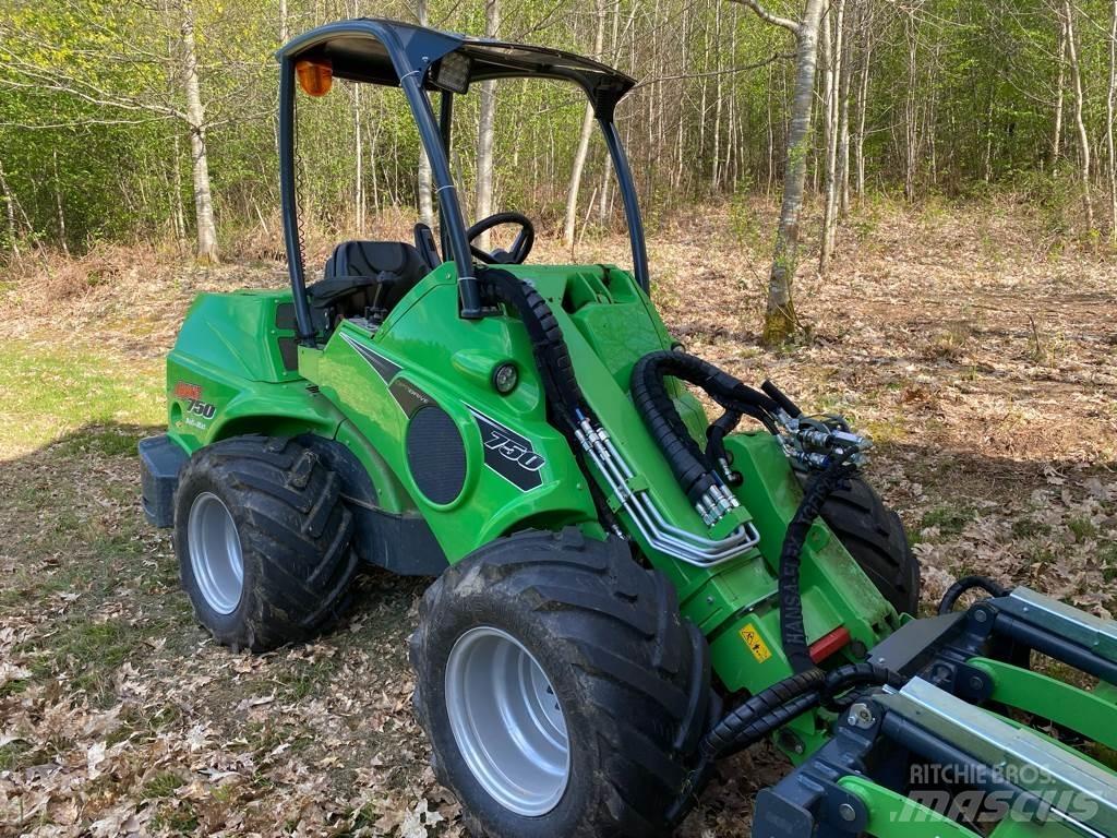 Avant 750 لوادر صغيرة