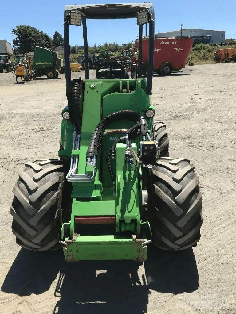 Avant 750 لوادر صغيرة