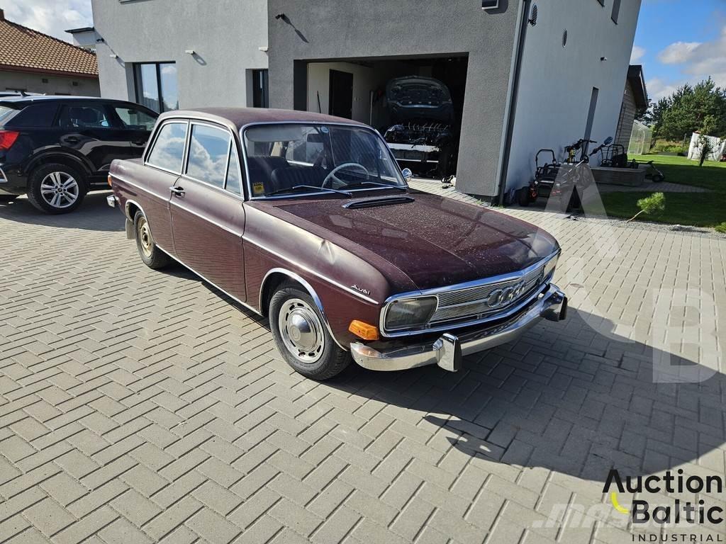 Audi 60 سيارات