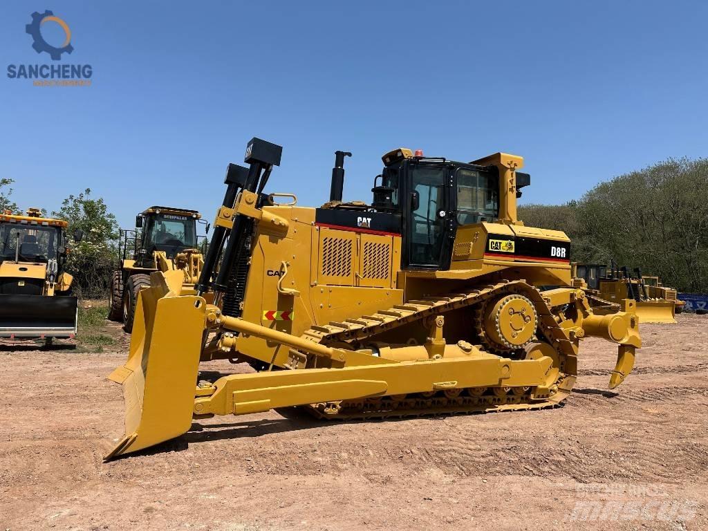 CAT D 8 R بلدوزرات مجنزرة