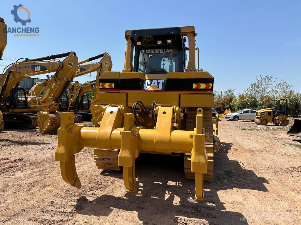 CAT D 8 R بلدوزرات مجنزرة
