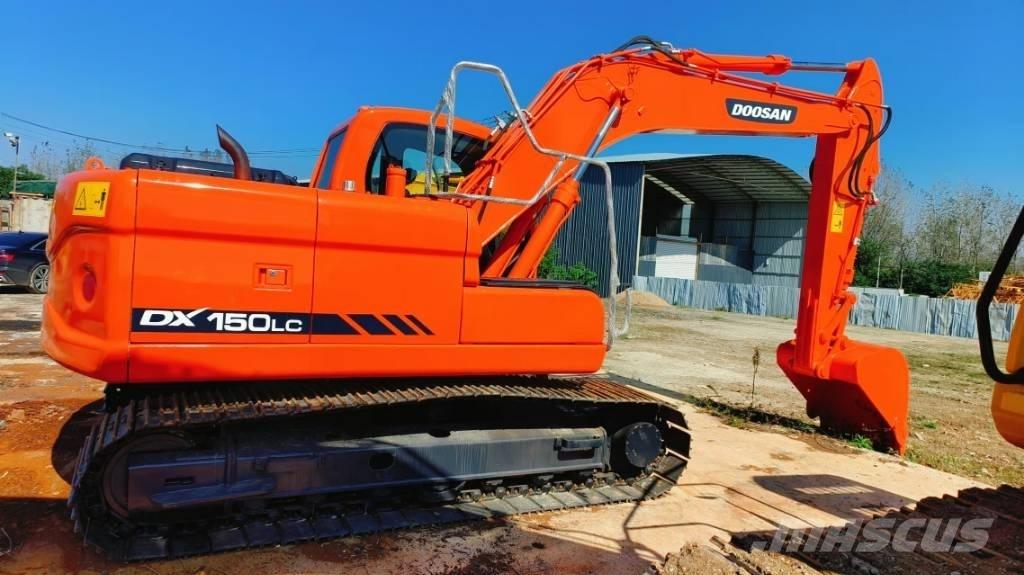 Hitachi ZX 210 حفارات زحافة