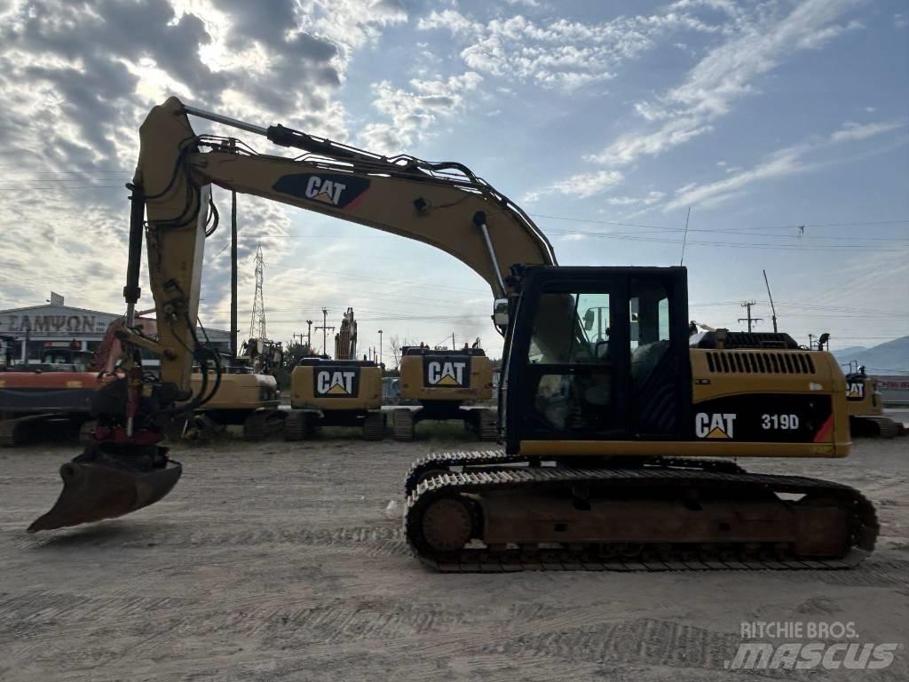 CAT 319 D L حفارات زحافة