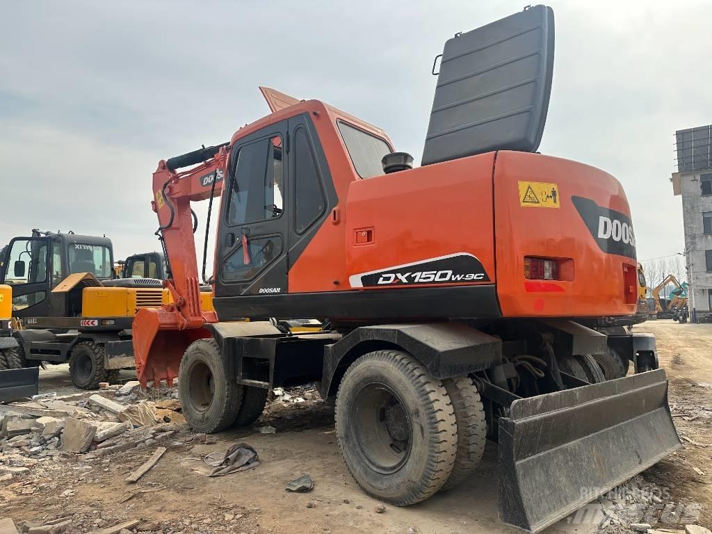 Doosan 150 حفارات بعجل
