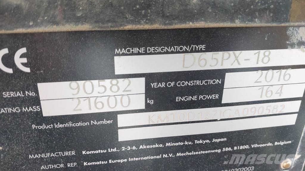 Komatsu D 65 PX-18 بلدوزرات مجنزرة