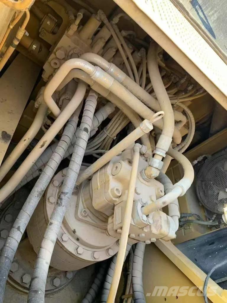 CAT 329 D حفارات زحافة