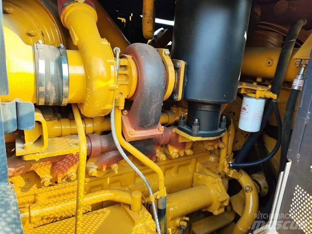 Shantui SD 22 بلدوزرات مجنزرة