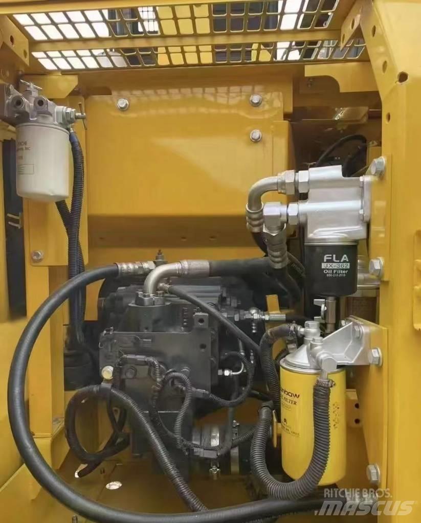 Komatsu PC 130 حفارات زحافة