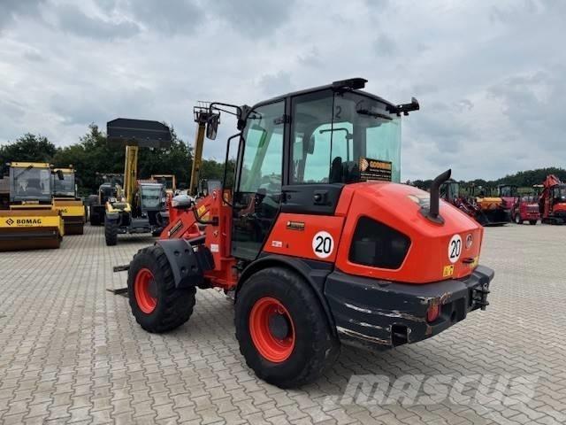 Kubota R 090 لوادر بعجل