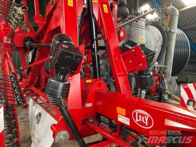 Lely Hibiskus 1015 معدات حصد