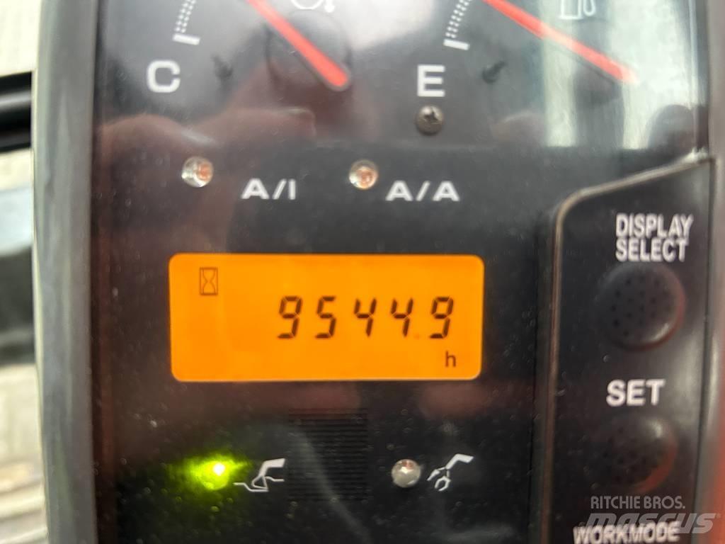 Hitachi ZX 135 US حفارات زحافة