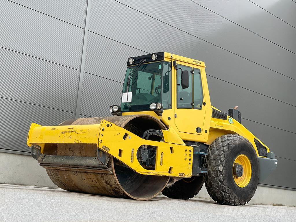 Bomag BW 213 DH-4i مداحل أحادية الأسطوانة