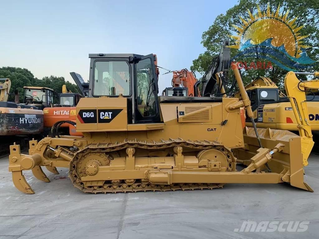 CAT D 6 G بلدوزرات مجنزرة