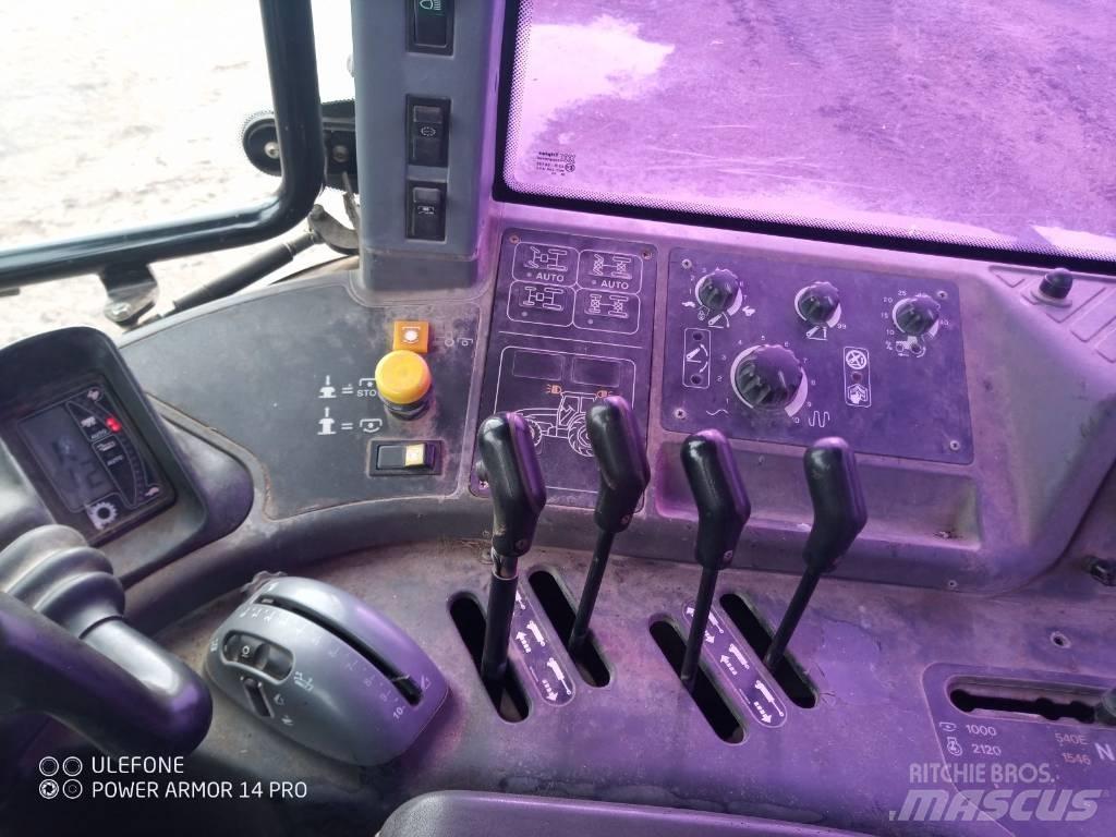 New Holland TM 165 الجرارات