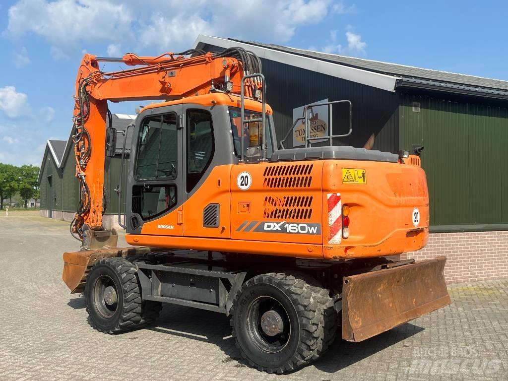 Doosan DX 160 W-3 حفارات بعجل