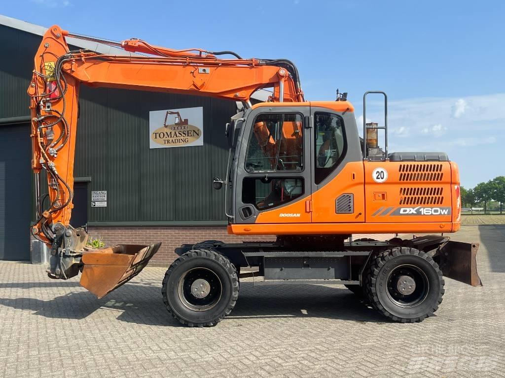 Doosan DX 160 W-3 حفارات بعجل