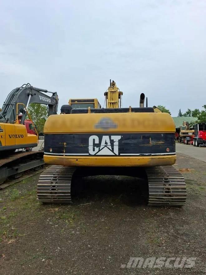 CAT 322 C حفارات زحافة