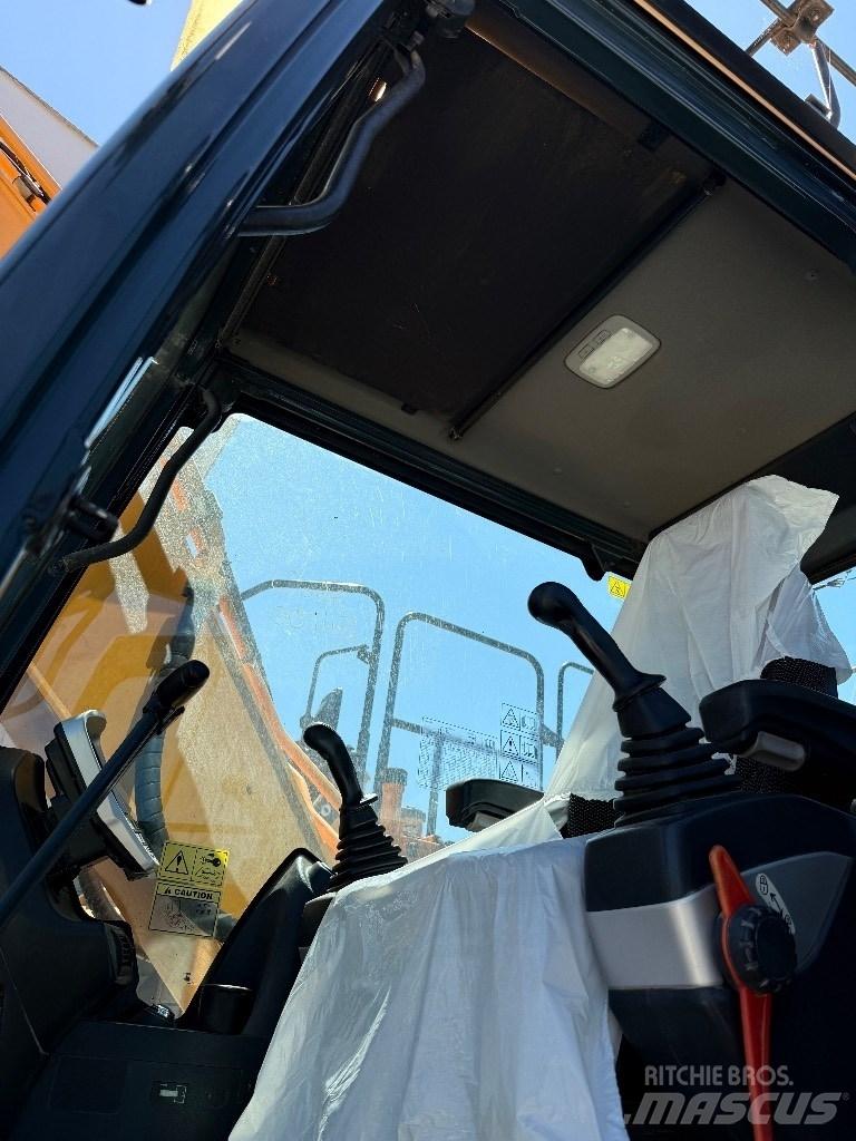 Hyundai HX 160 L حفارات زحافة