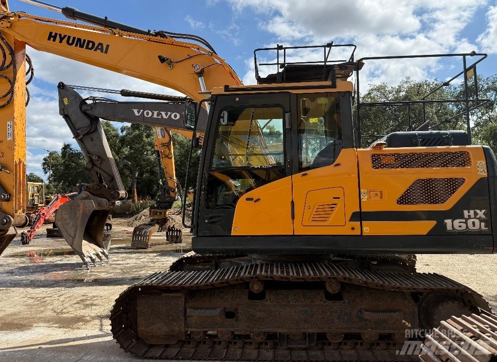 Hyundai HX 160 L حفارات زحافة
