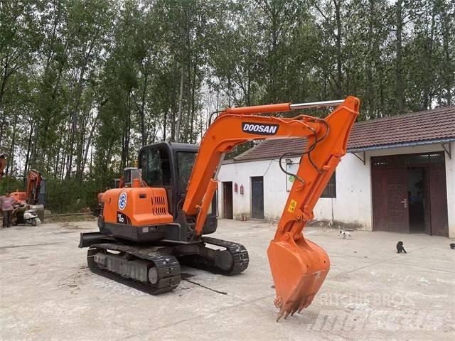 Doosan DX 60 حفارات صغيرة أقل من 7 طن (حفارات صغيرة)