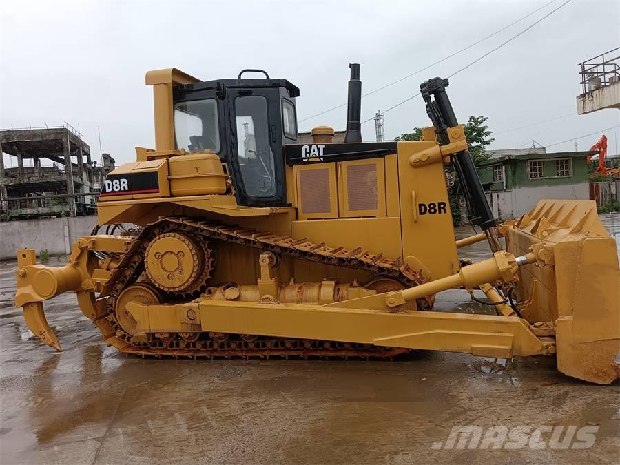 CAT D 8 R بلدوزرات مجنزرة