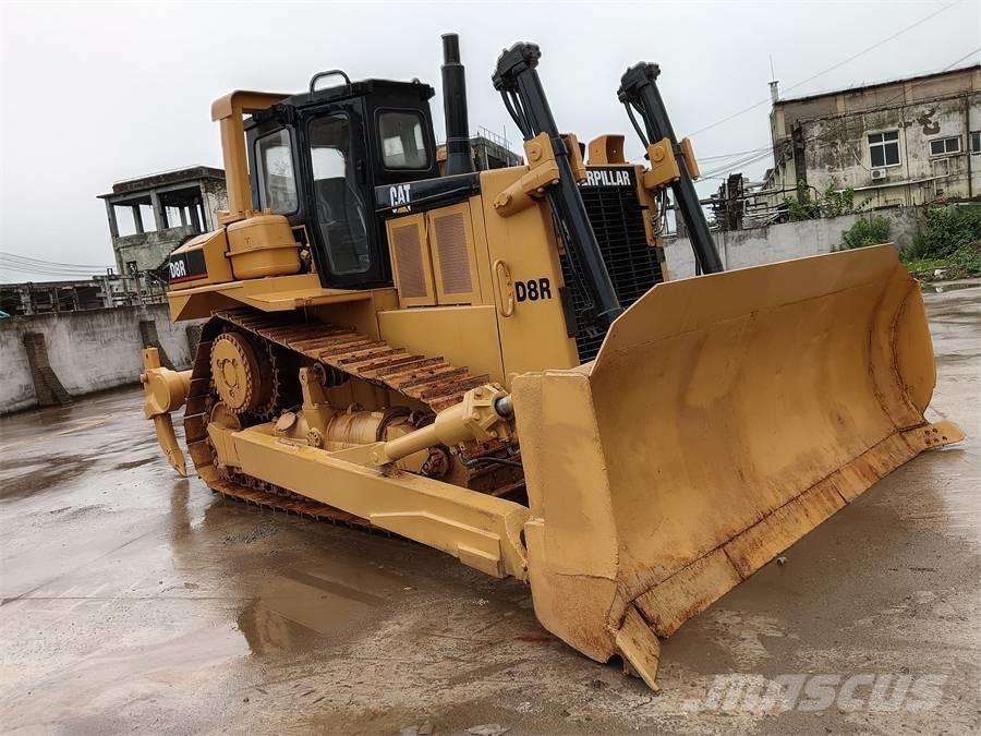 CAT D 8 R بلدوزرات مجنزرة