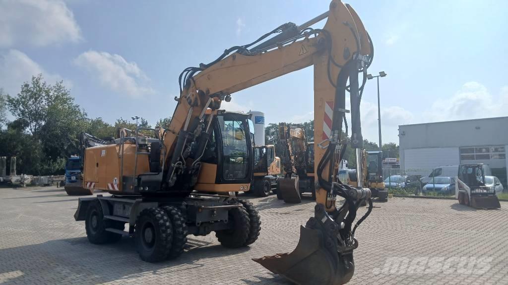 Liebherr A 916 حفارات بعجل