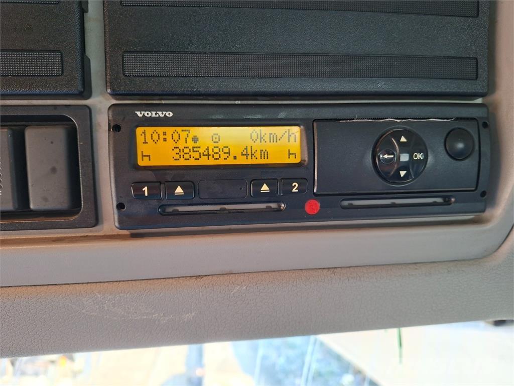 Volvo FE 320 شاحنات بمقصورة وهيكل