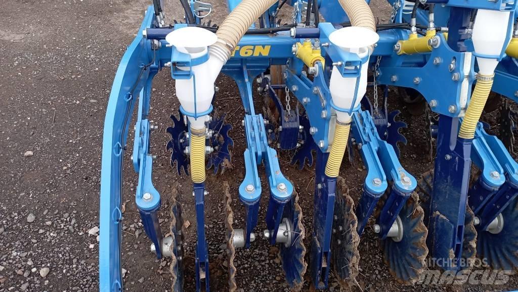 Farmet STRIP-TILL 6N المحراث الحفار