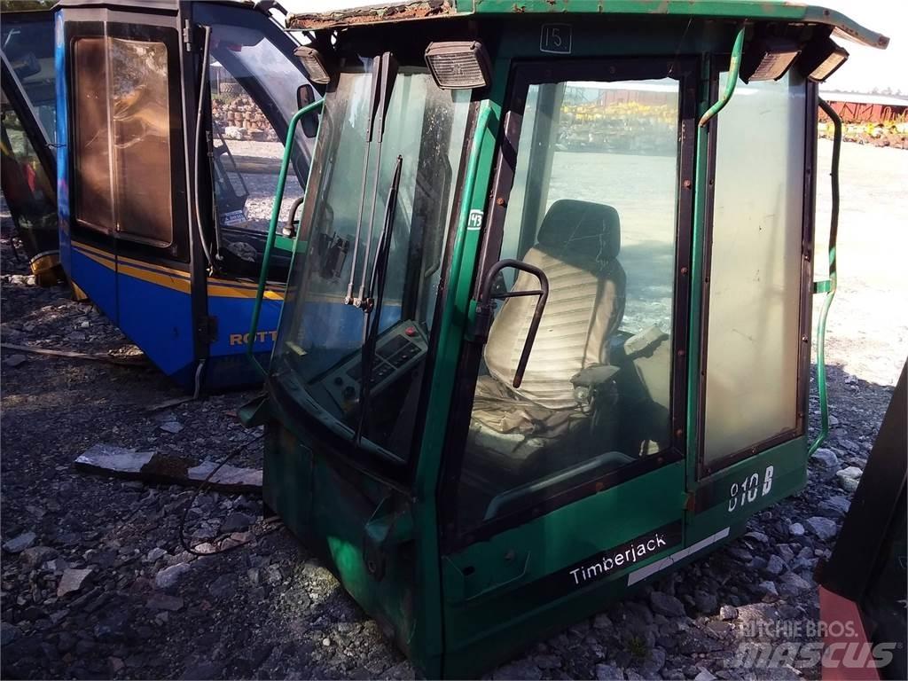 Timberjack 810B كابينة والداخلية