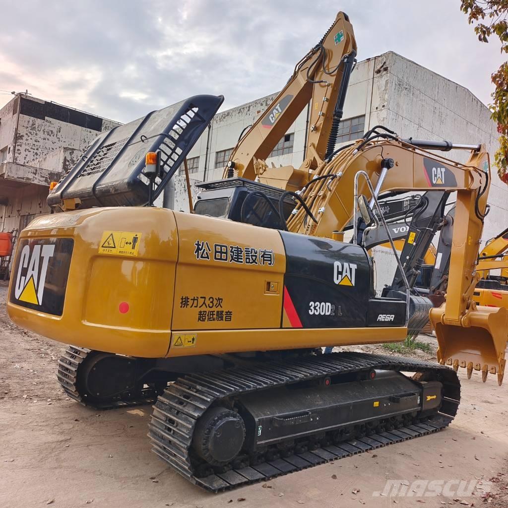CAT 324 D2L حفارات زحافة