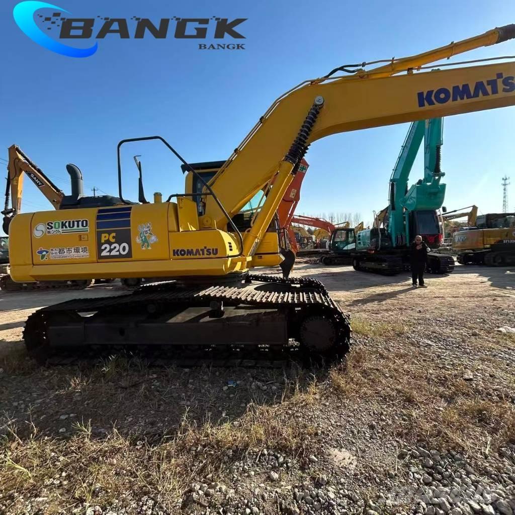 Komatsu pc220 حفارات زحافة