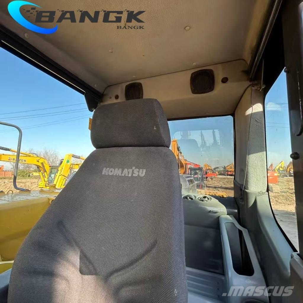 Komatsu pc220 حفارات زحافة