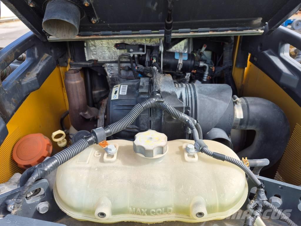John Deere 320 لوادر انزلاقية التوجيه